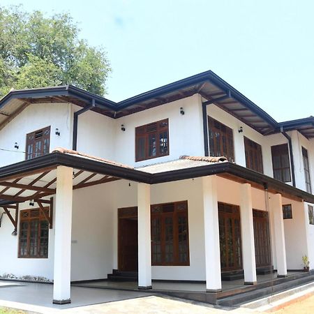 Silverline Guest House Anuradhapura Zewnętrze zdjęcie