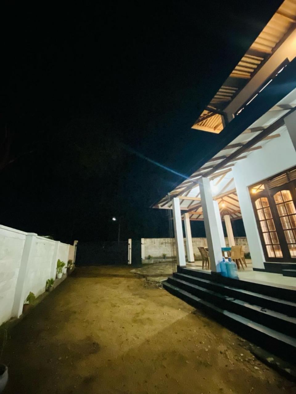 Silverline Guest House Anuradhapura Zewnętrze zdjęcie